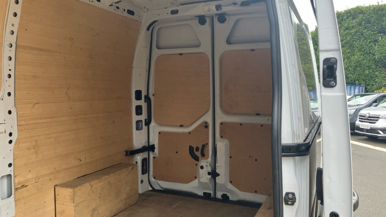 Renault Master Mwb Diesel Fwd MM35dCi 135 Business+ Medium Roof Van